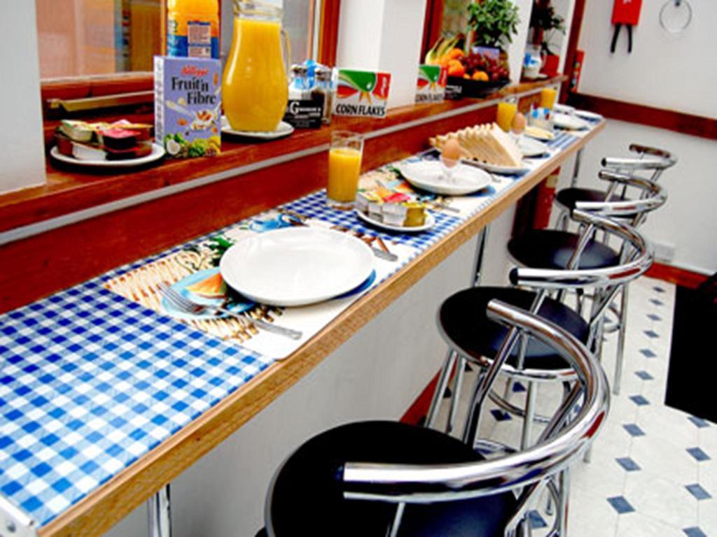 Broadway Lodge Bed And Breakfast Surbiton Eksteriør bilde